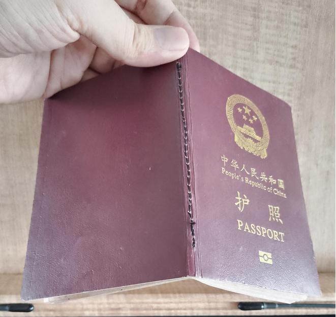 众多华人在机场被拦下！护照没收，被拒绝出境，还遭罚款！这几件事千万别做...
